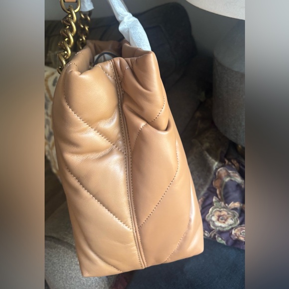 Authentic KURT GEIGER LONDON Quilted 2 compartment magnetic closure shoulder bag - Picture 3 of 17